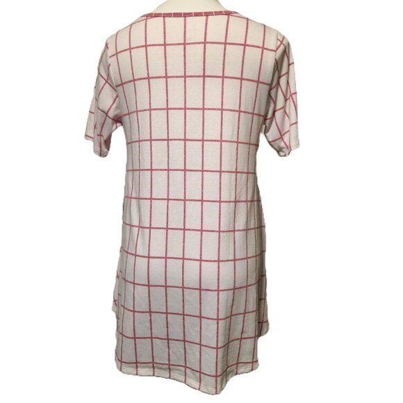 ❤️ 4/$20 New LuLaRoe Perfect T top Women's Small Side slits Pink white squares - Picture 10 of 16